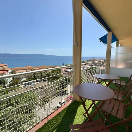 Eugenie T4 Vue Centre-ville * Ajaccio (Corsica)